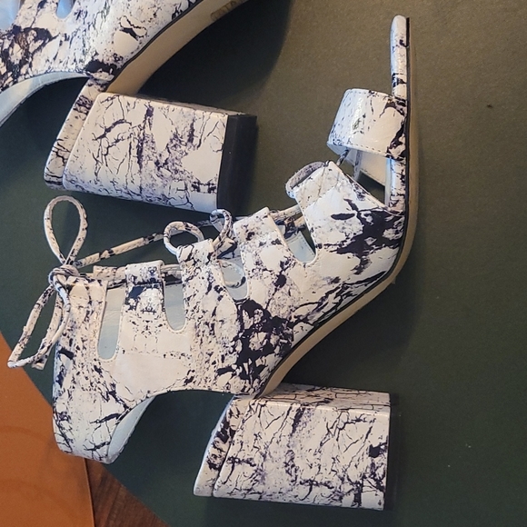 Heels - Picture 5 of 5